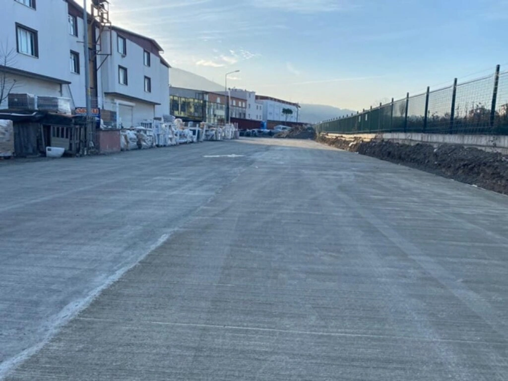 Tekkeköy Belediyesi'nden Örnek Sanayi Sitesi yollarına beton kaplama