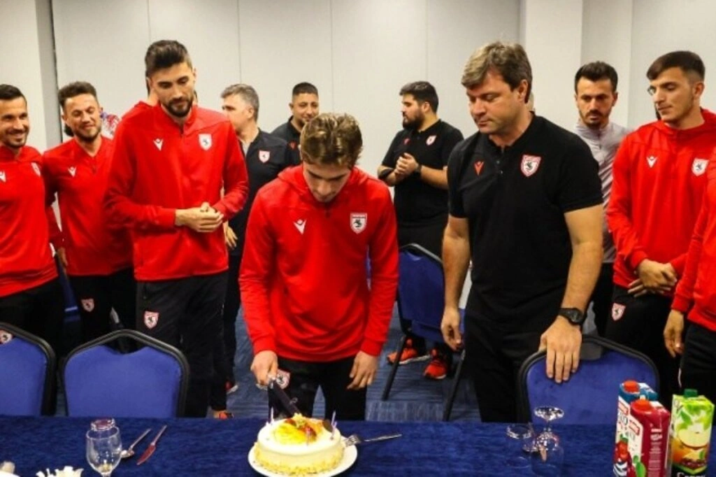 Özcan Delibaş'a doğumgünü sürprizi, Özcan Delibaş kimdir?