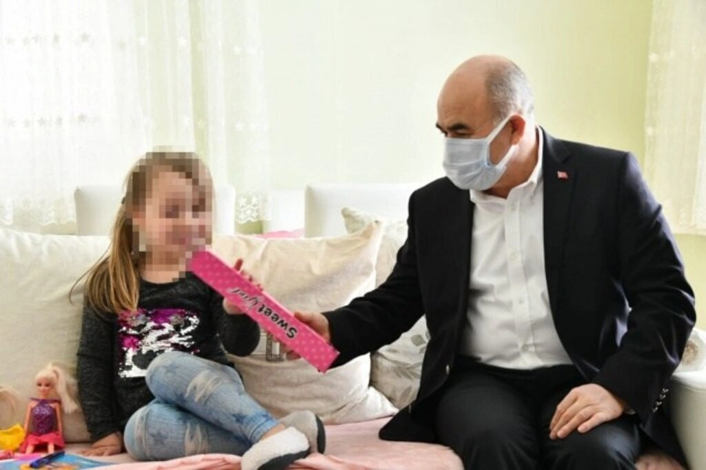Gözü önünde annesi dövülen küçük kızın son durumu? Vali Dağlı ziyaret etti