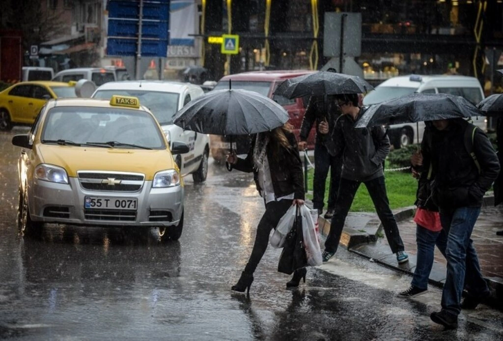 Samsun'da sağanak yağış ve fırtına
