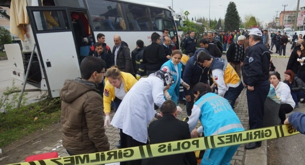 Samsun'da halk otobüsü ile midibüs çarpıştı: 24 yaralı