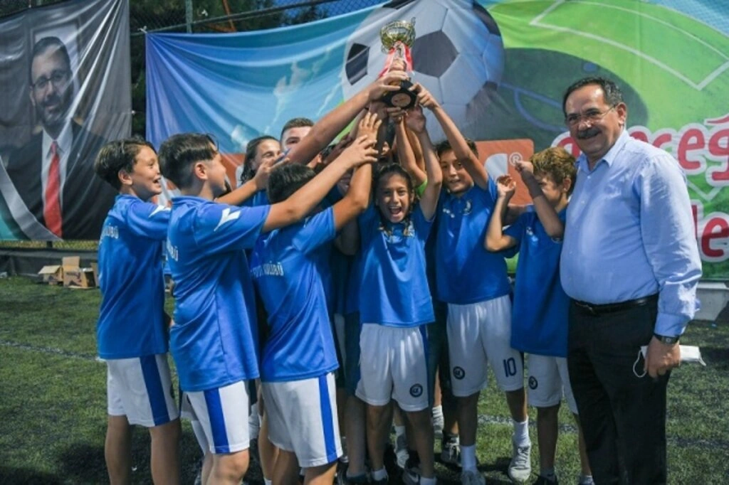 Küçük Dev Adamlar Futbol Turnuvası ödül töreni