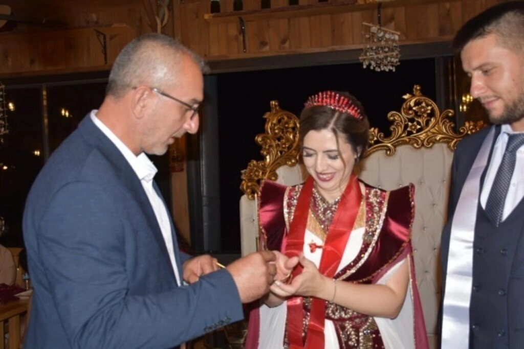 Rüya gibi bir düğünle dünya evine girdiler