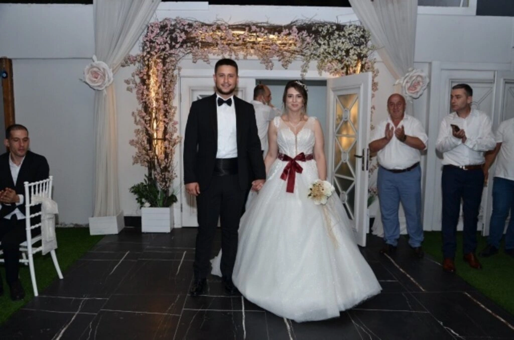 Rüya gibi bir düğünle dünya evine girdiler