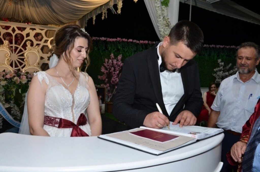 Rüya gibi bir düğünle dünya evine girdiler