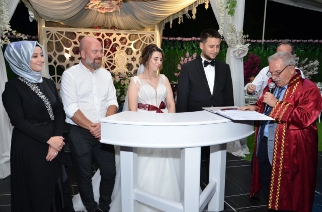 Rüya gibi bir düğünle dünya evine girdiler