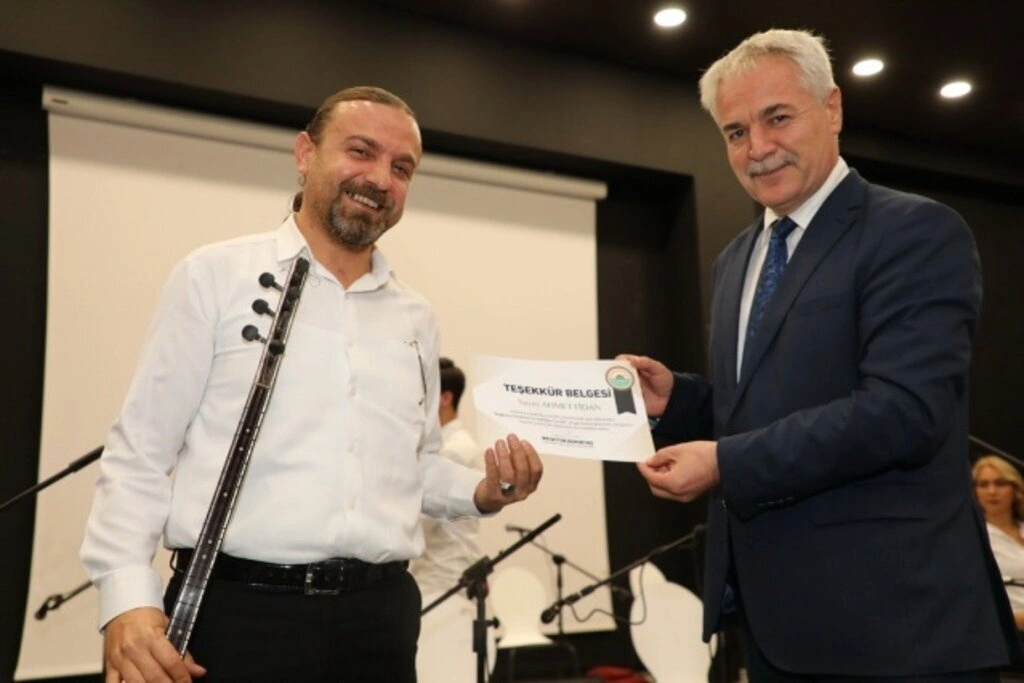 İlkadım Belediyesi saz kursiyerlerinden Bağlama Dinletisi ve Solistler Geçidi