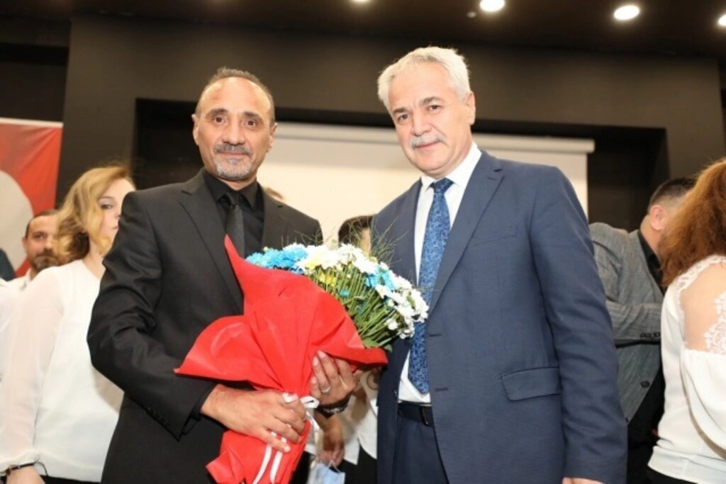 İlkadım Belediyesi saz kursiyerlerinden Bağlama Dinletisi ve Solistler Geçidi