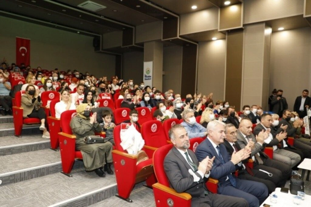 İlkadım Belediyesi saz kursiyerlerinden Bağlama Dinletisi ve Solistler Geçidi