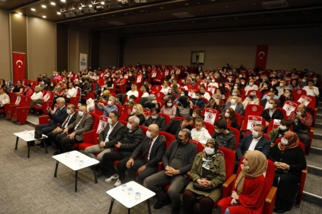 İlkadım Belediyesi saz kursiyerlerinden Bağlama Dinletisi ve Solistler Geçidi