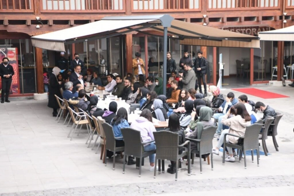 ÜniAK'tan Kampüse Hoş Geldin Gezileri