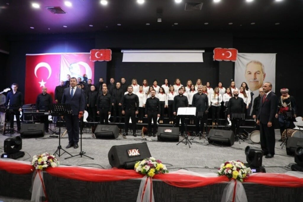 İlkadım THM Korosu Atatürk'ün sevdiği türküleri söyledi