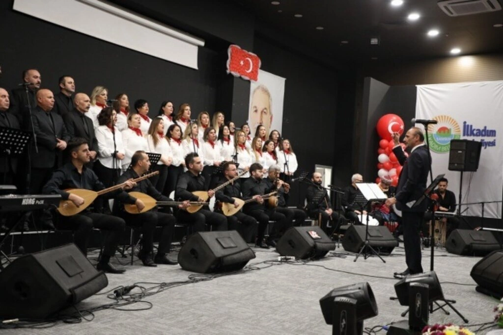 İlkadım THM Korosu Atatürk'ün sevdiği türküleri söyledi