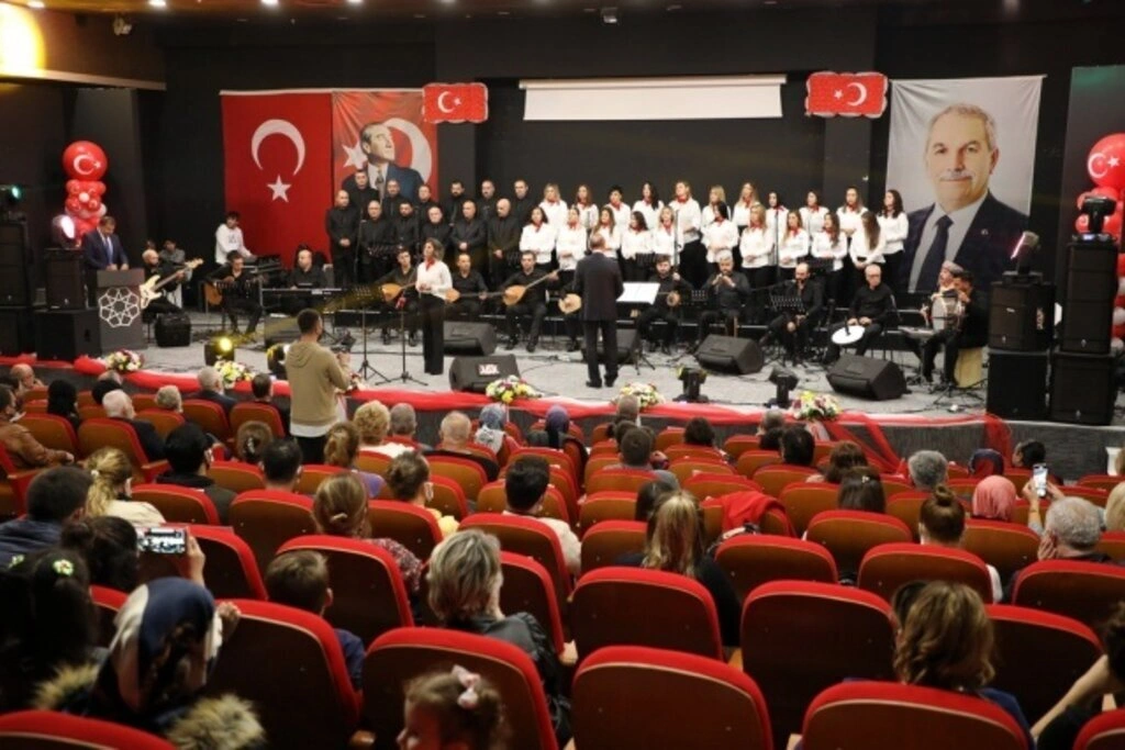İlkadım THM Korosu Atatürk'ün sevdiği türküleri söyledi