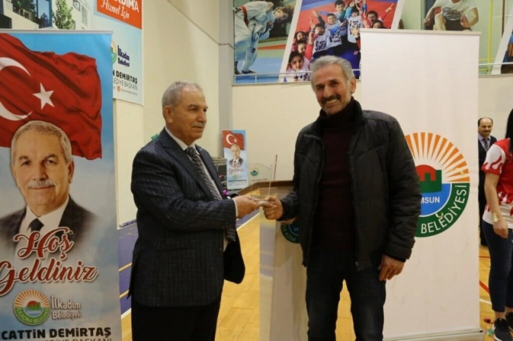 İlkadım Birimler Arası Voleybol Turnuvası'nın Şampiyonu Mali Hizmetler Müdürlüğü Oldu