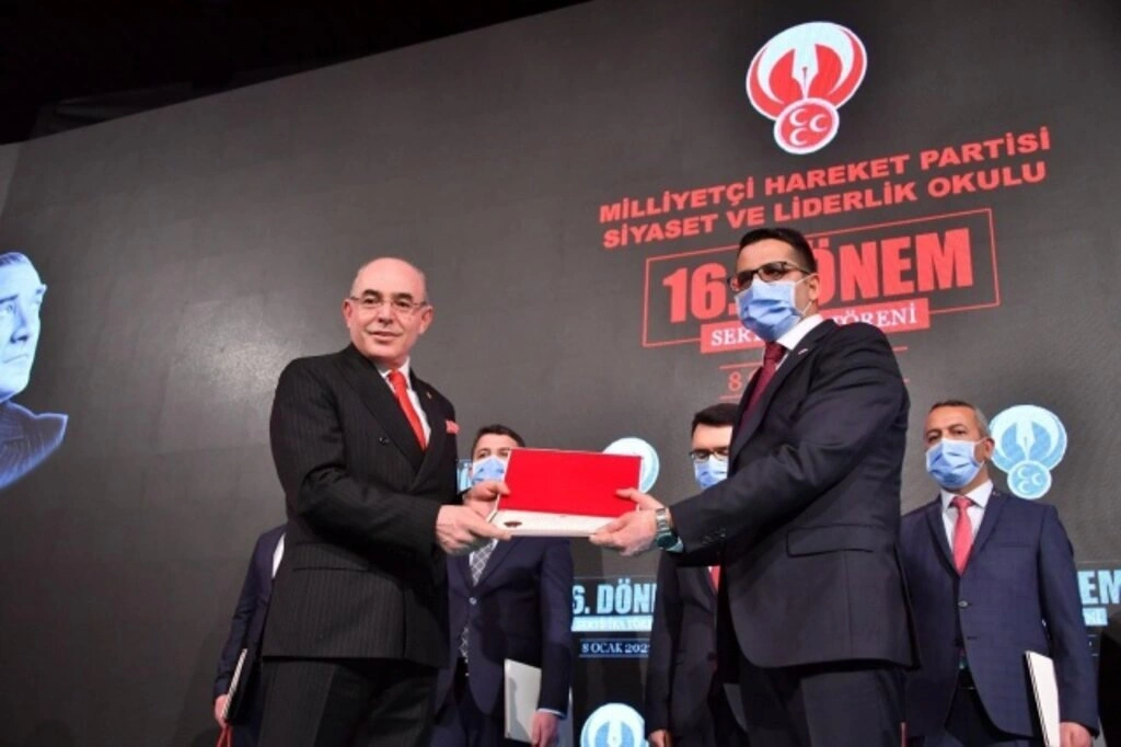 MHP Siyaset ve Liderlik Okulu dönem birincisi Samsun'dan