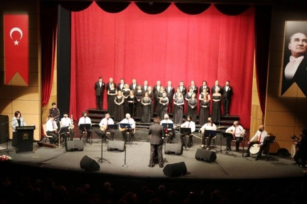 Atakum Belediyesi Türk Halk Müziği Korosu’ndan muhteşem konser