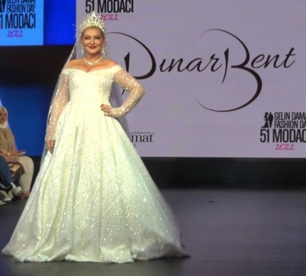 Modacı Pınar Bent defile Ece Gürsel Gelinlik Zahide Yetiş