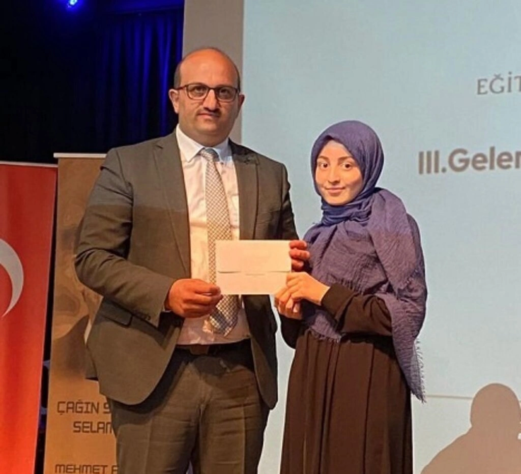 Eğitim Bir Sen Samsun 1 Nolu Şubesi Geleneksel Şiir Okuma Yarışmasının Üçüncüsü Yapıldı