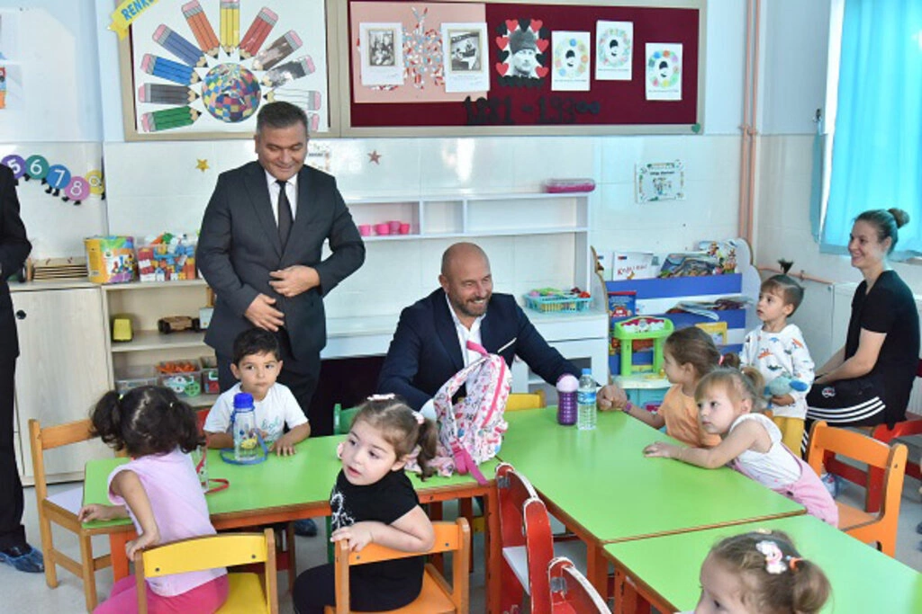 Tekkeköy'de 4 yeni okul öğrencilerle buluştu