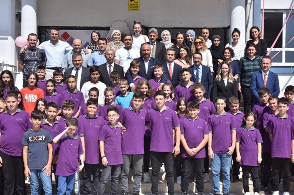Tekkeköy'de 4 yeni okul öğrencilerle buluştu