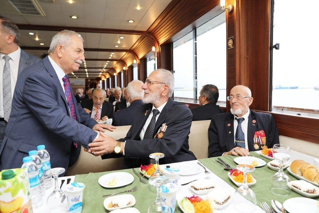 Samsun'da Gazilerin Büyük Coşkusu! Başkan Demirtaş Gaziler Günü'nde lokma dağıttı!
