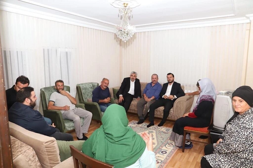 İlkadım'da hane hane 2023'e ziyaretleri devam ediyor