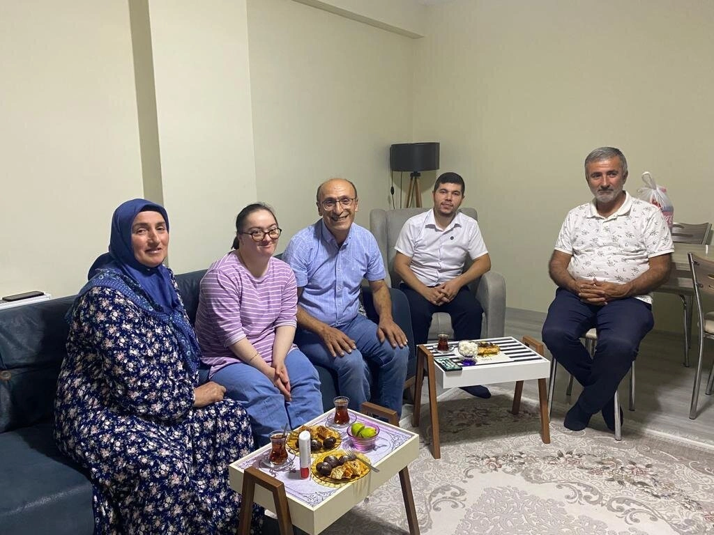 İlkadım'da hane hane 2023'e ziyaretleri devam ediyor
