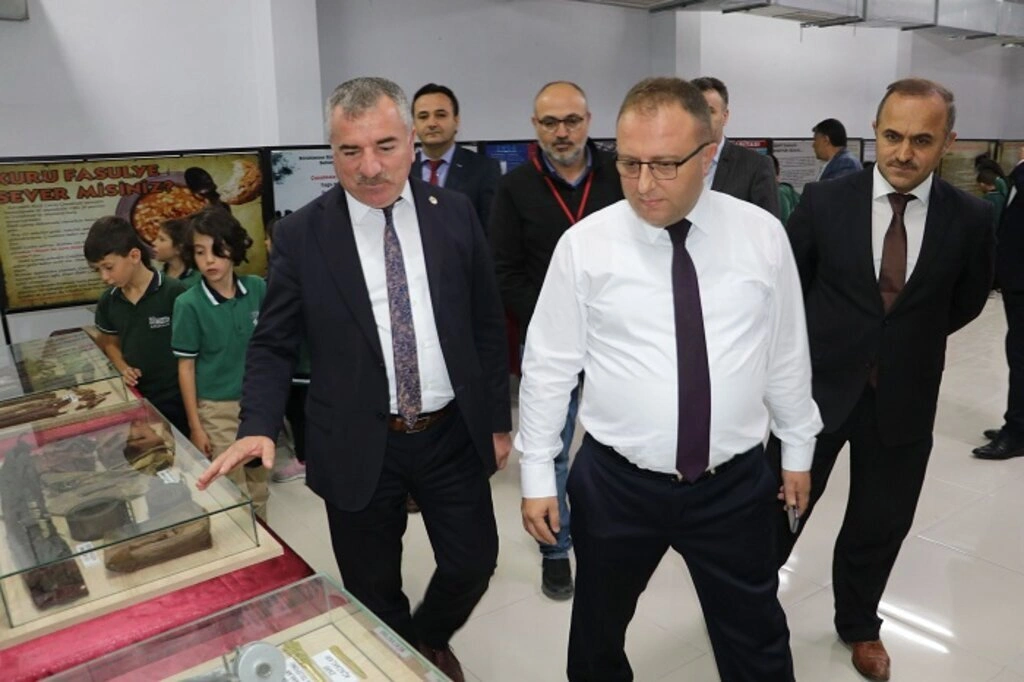 Havza Kaymakamı Nayman ve Belediye Başkanı Özdemir Çanakkale Gezici Müzesini gezdi