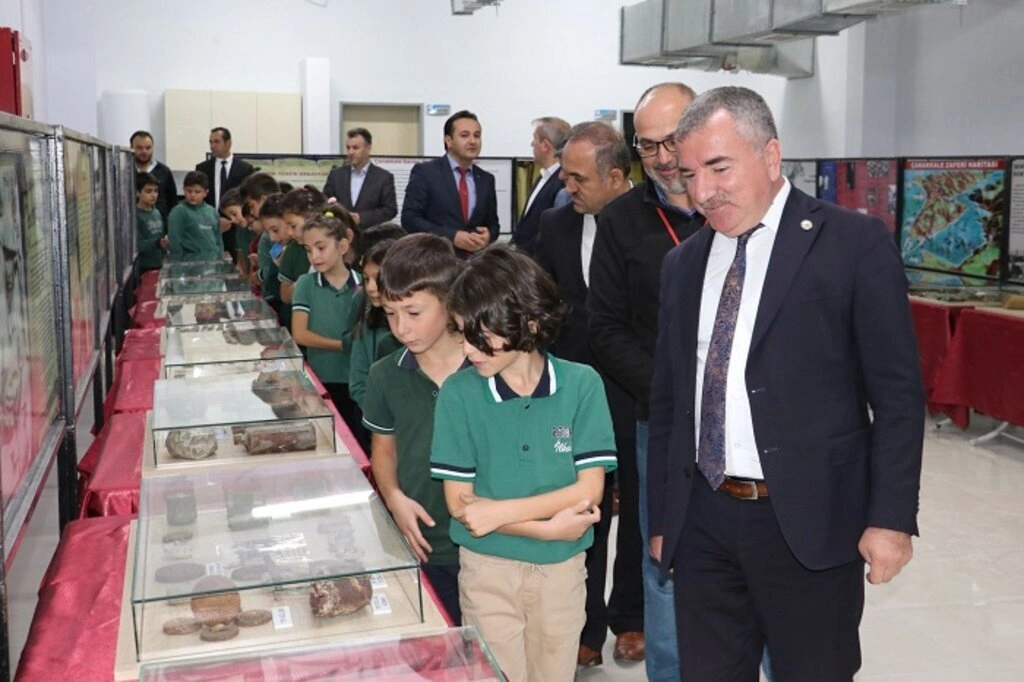 Havza Kaymakamı Nayman ve Belediye Başkanı Özdemir Çanakkale Gezici Müzesini gezdi