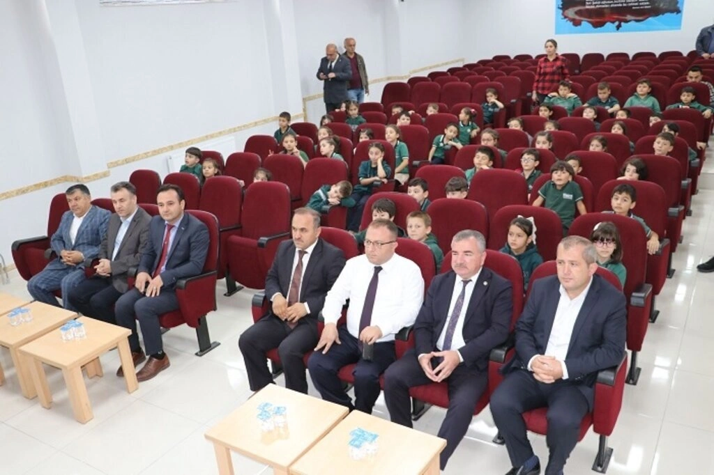 Havza Kaymakamı Nayman ve Belediye Başkanı Özdemir Çanakkale Gezici Müzesini gezdi