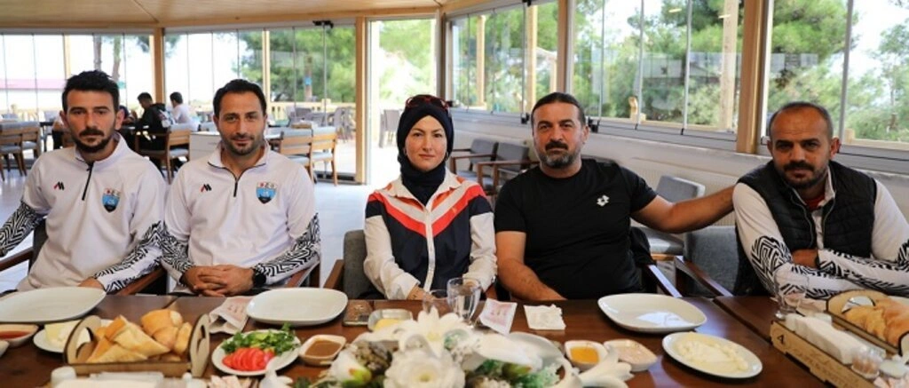 Meclis Üyesi Adem Yıldırım'dan Karasamsunspor'a moral kahvaltısı