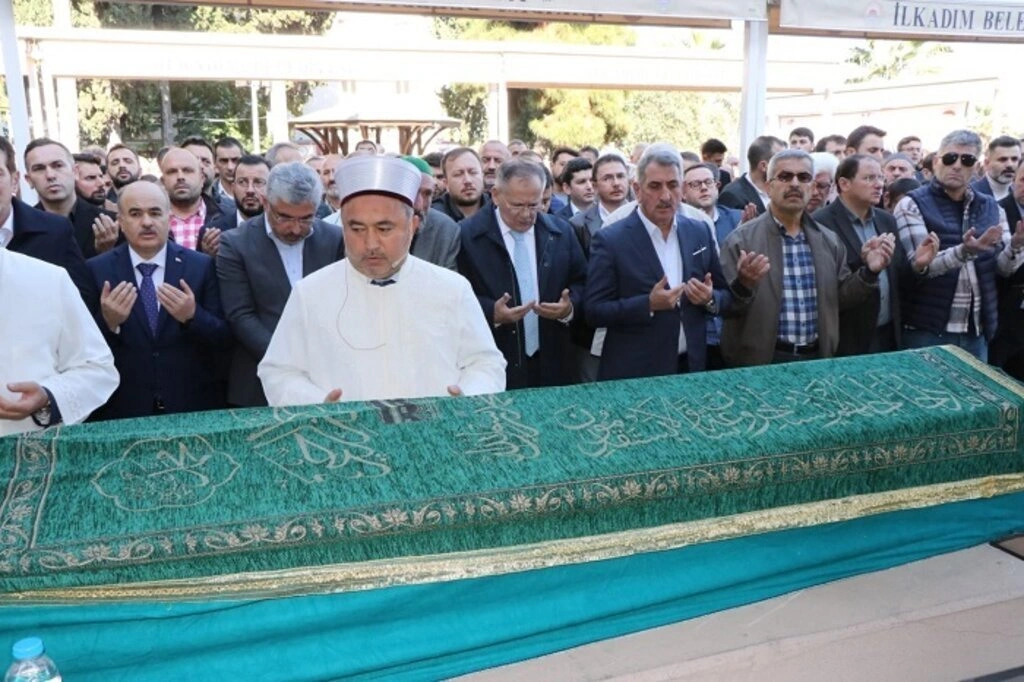 Tok ailesinin acı günü! Niyazi Tok son yolculuğuna dualarla uğurlandı