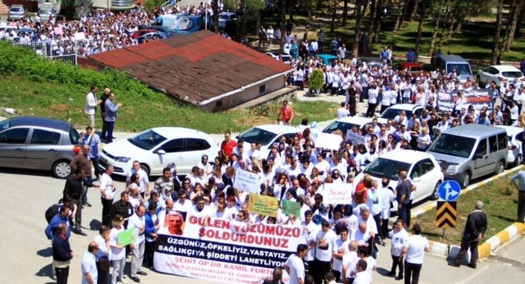 Samsun'da sağlık çalışanları, Opr. Dr. Furtun için yürüdü