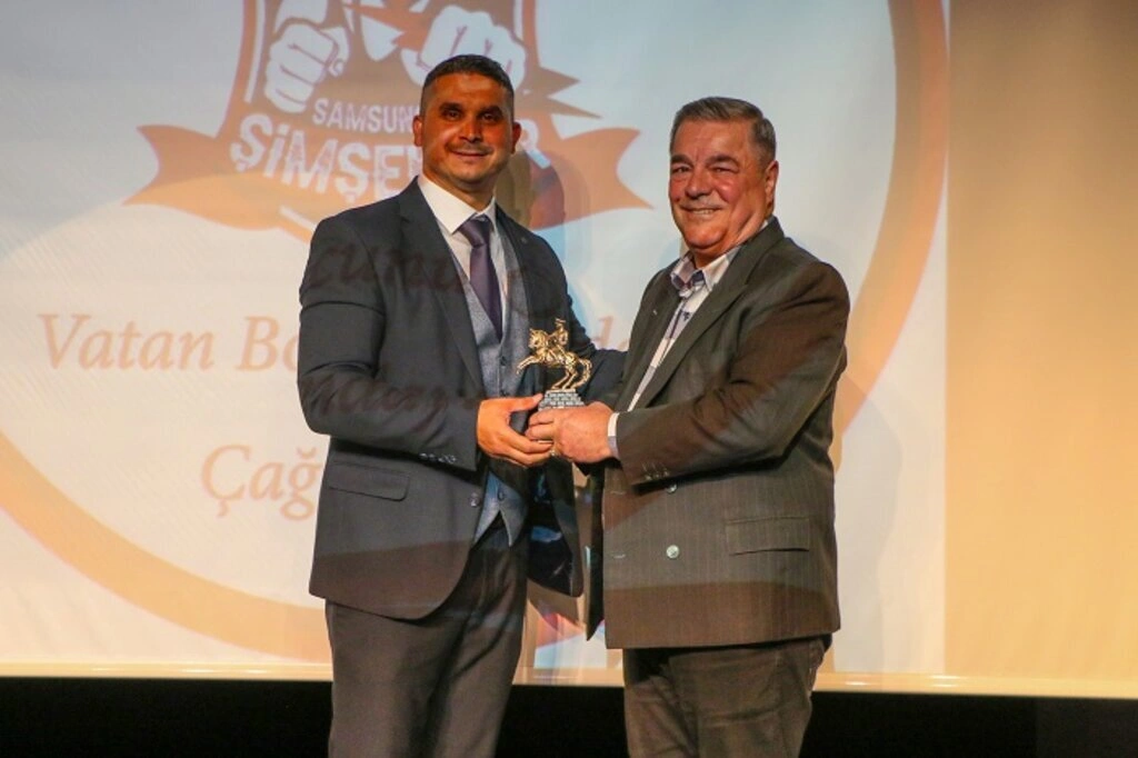 Şimşekler Taraftar Grubu Birliği Derneği'nden coşkulu kutlama