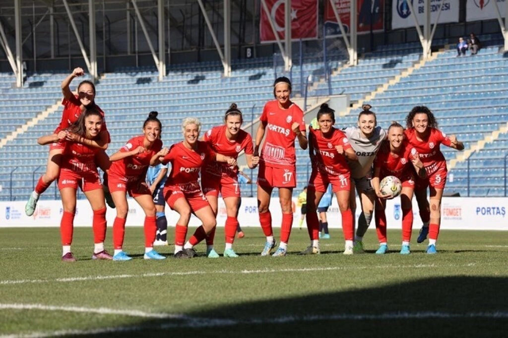 FOMGET Adana İdman Yurdu'nu 3-0 mağlup etti