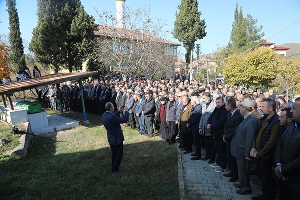 Başkan Deveci'nin babası merhum Recep Deveci son yolculuğuna dualarla uğurlandı