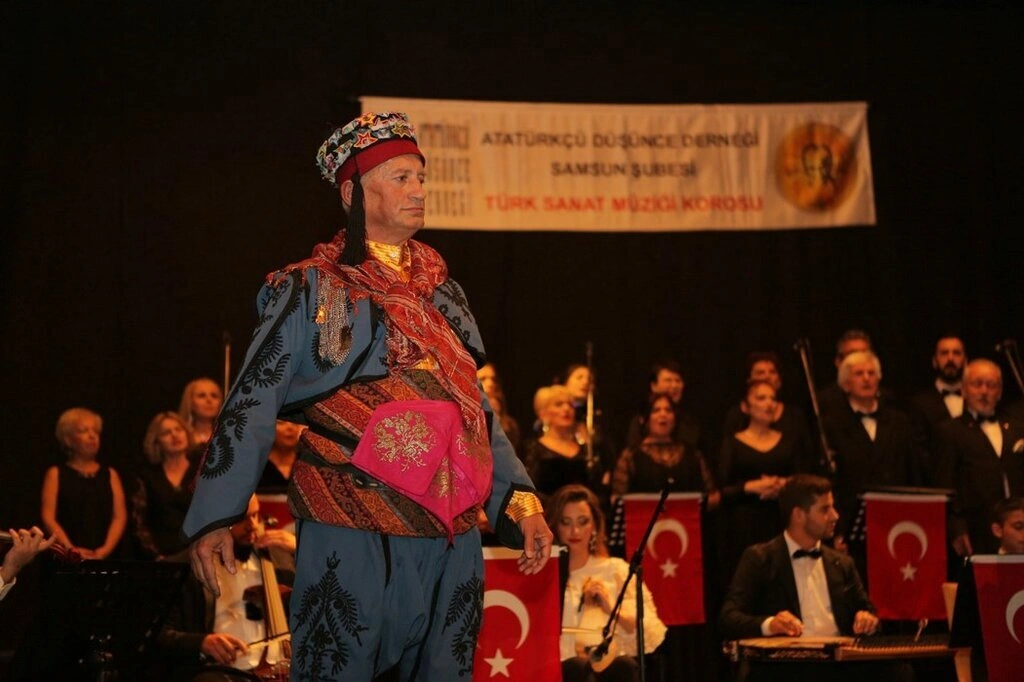 Atatürk Samsun'da sevdiği şarkılarla anıldı