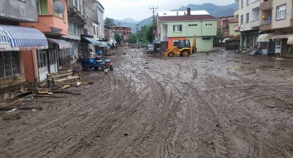 Evci ve Sakarlıda sel felaketin izleri