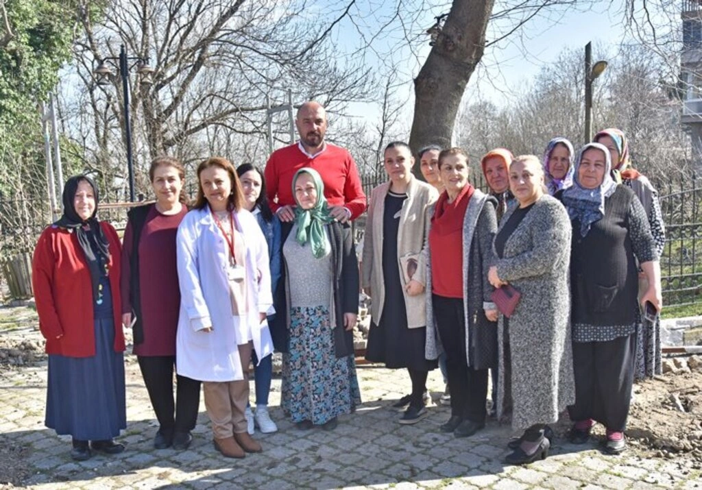 Tekkeköy'de çiftçilere mor patlıcan inciri fidanı dağıtıldı
