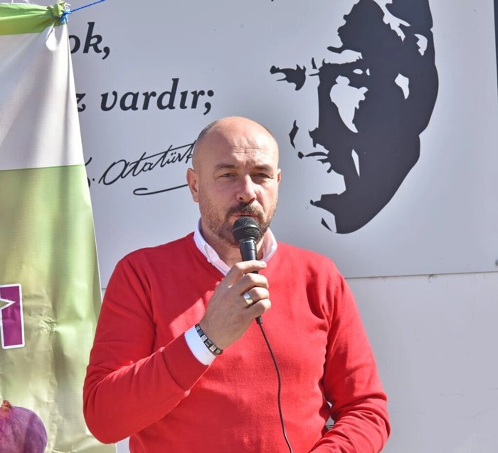 Tekkeköy'de çiftçilere mor patlıcan inciri fidanı dağıtıldı