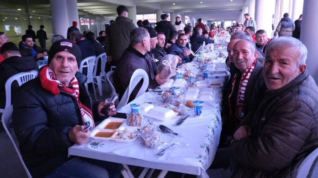Başkan Togar Samsunspor taraftarına iftar verdi