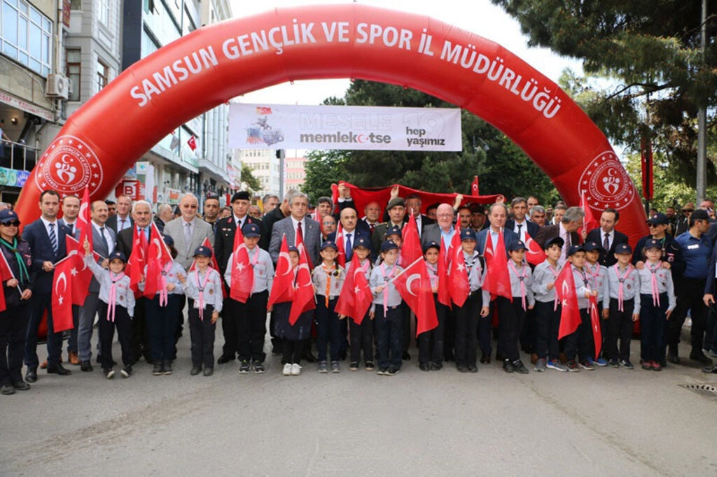 1919 metrelik dev bayrak Samsun caddelerinde gezdi
