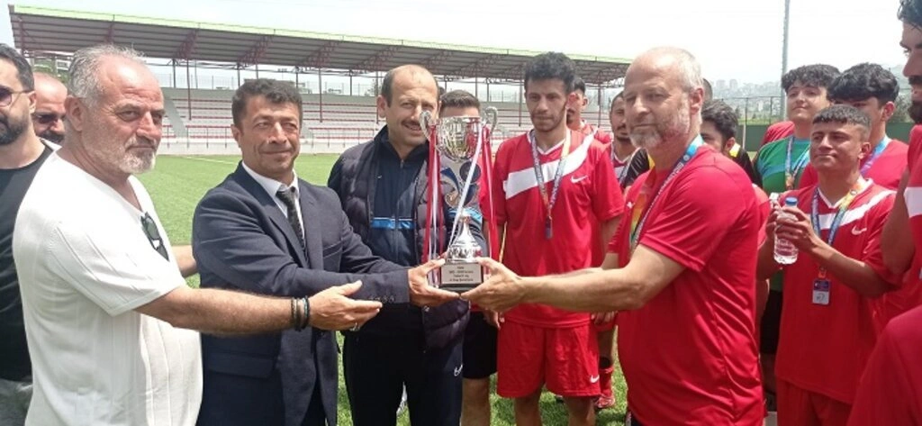 Sivas Sağırlar Spor Kulübü şampiyonluk kupasını Samsun'da kaldırdı