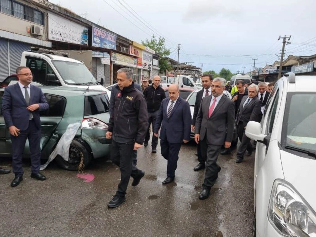 İçişleri Bakanı Yerlikaya Canik'te incelemelerde bulundu