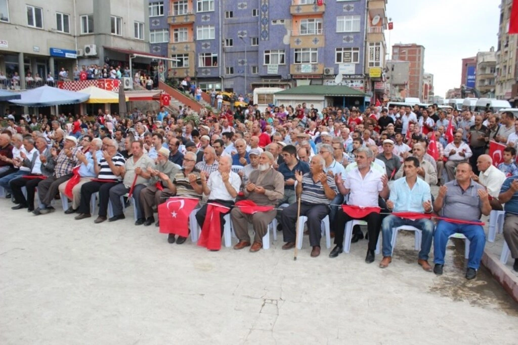Tekkeköy’de Şehitleri anma ve Dua programı