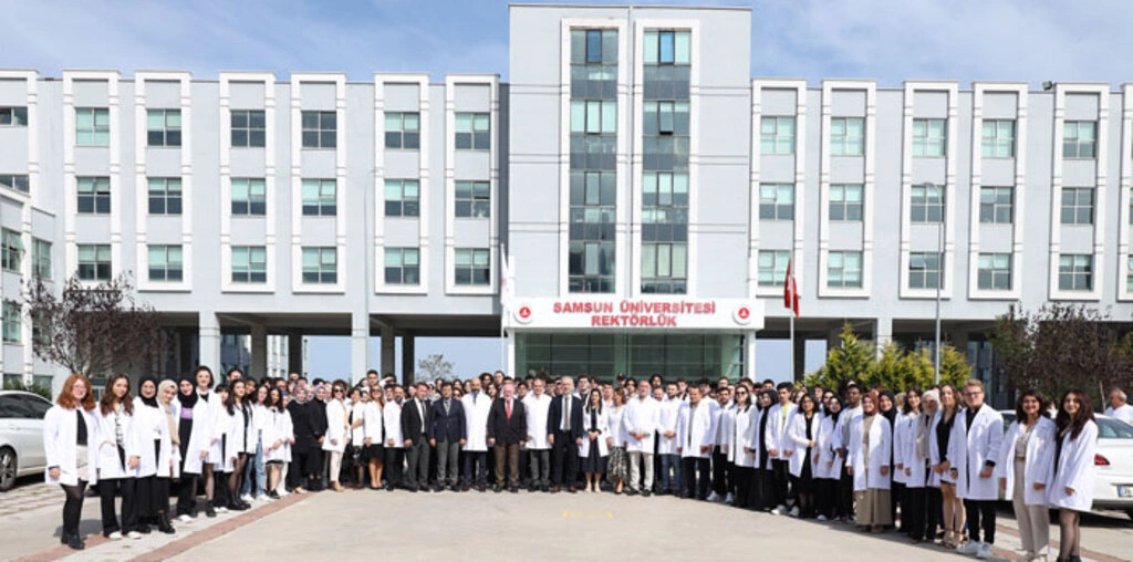 Samsun Üniversitesi Tıp Fakültesi'nde Beyaz Önlük Giyme Töreni Heyecanı