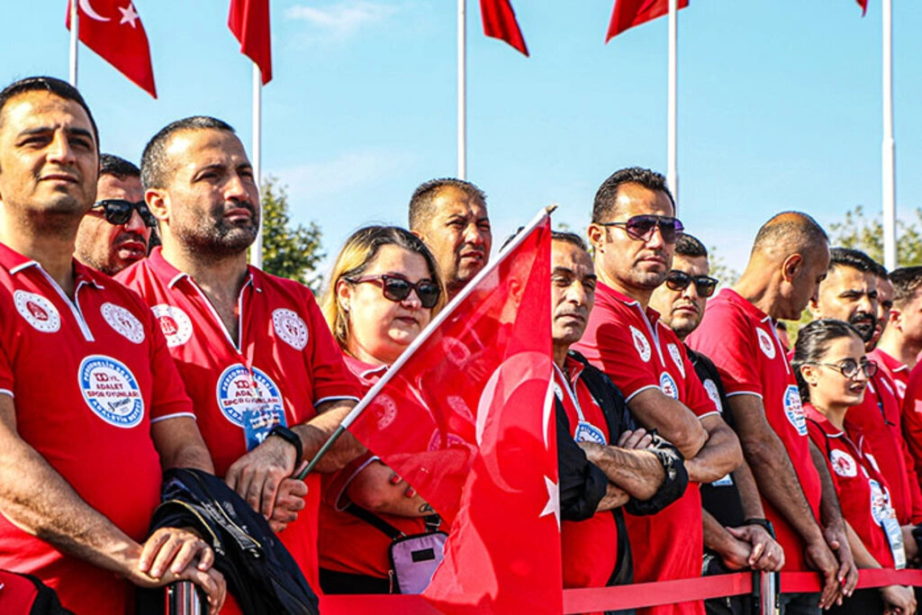 Samsun'da 100. Yıl Adalet Spor Oyunları Etkinliği Bayrak Yürüyüşü