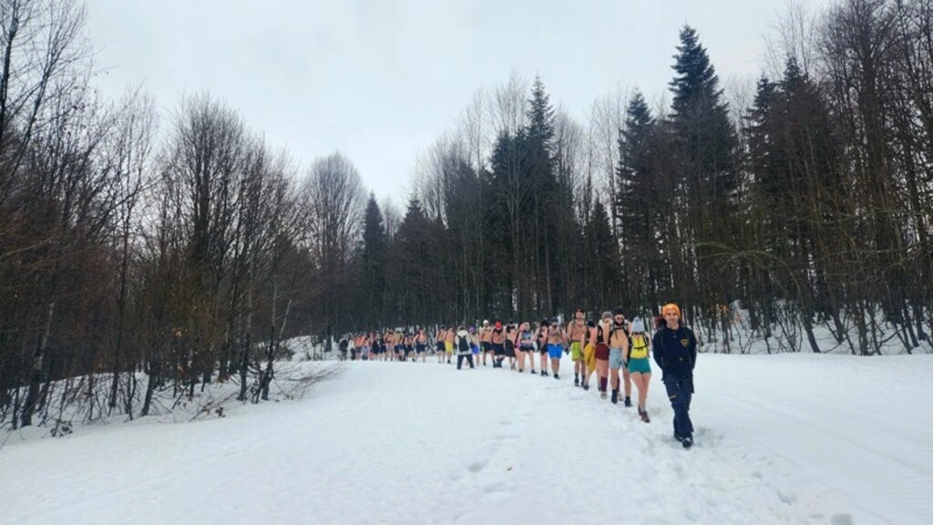 Mayo ile karlı dağlara tırmandılar! Wim Hof Method kış kampı