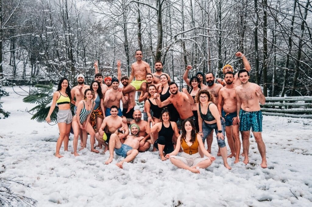 Mayo ile karlı dağlara tırmandılar! Wim Hof Method kış kampı